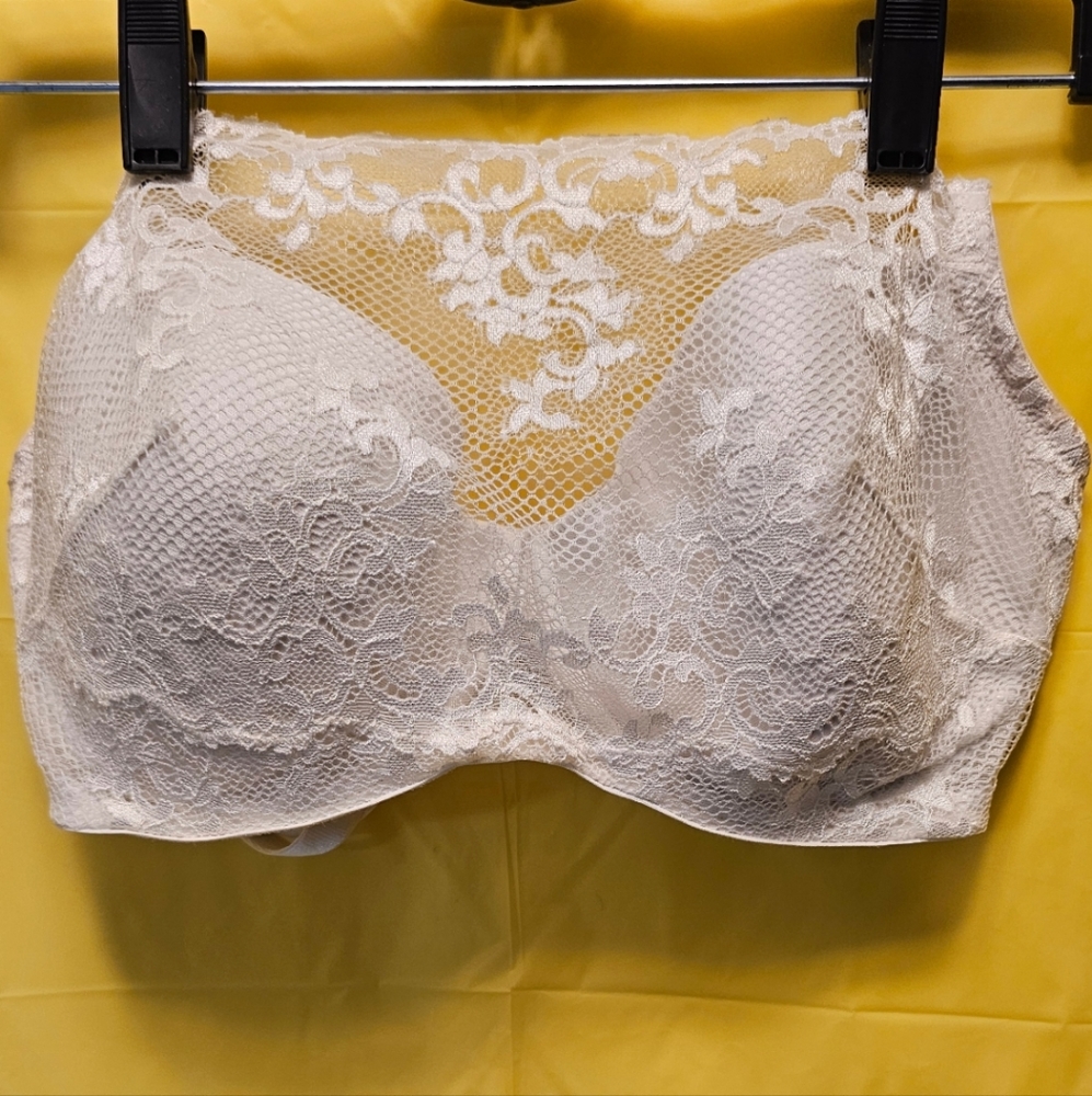 SOMA woman's white lace bra 34DD